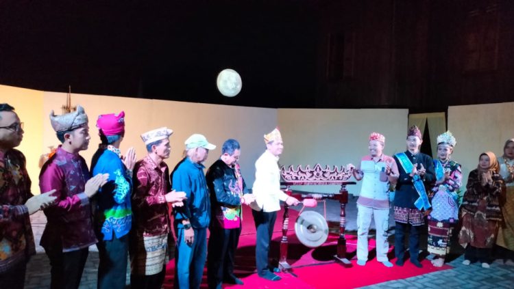 Teater Berbahasa Lampung hingga Tari Nyambai, Bulan Bagha Sekubal Unila Curi Perhatian
